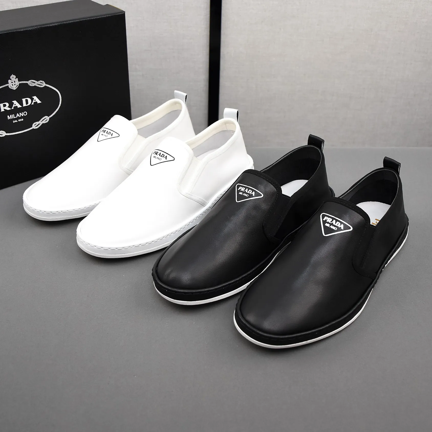 PP380👟👟👟Prada [Prada] Soft-soled and soft-surface casual leather shoes. The uppers are made of comfortable and soft first-layer cowhide and super-soft rubber outsole. Men's size 38-44.